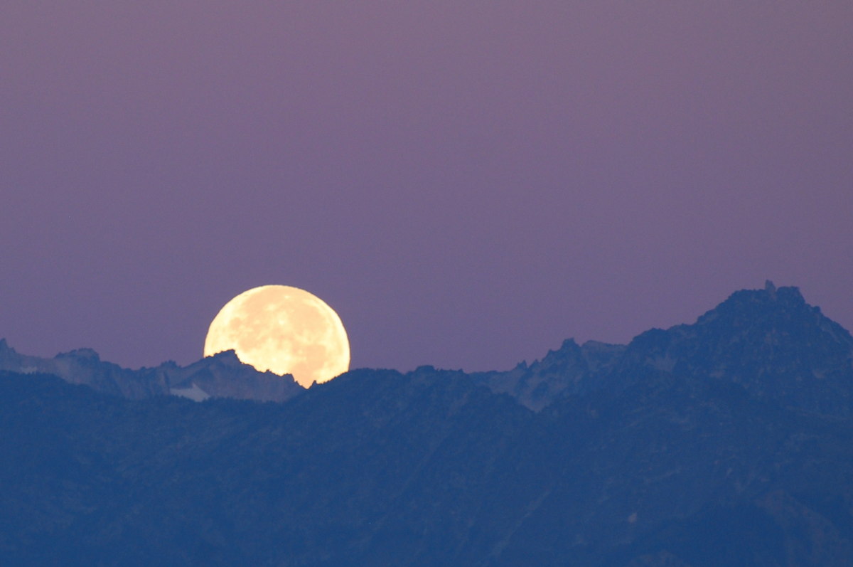 Full Harvest Moon Dominates Night Sky Tonight: Watch It Live
